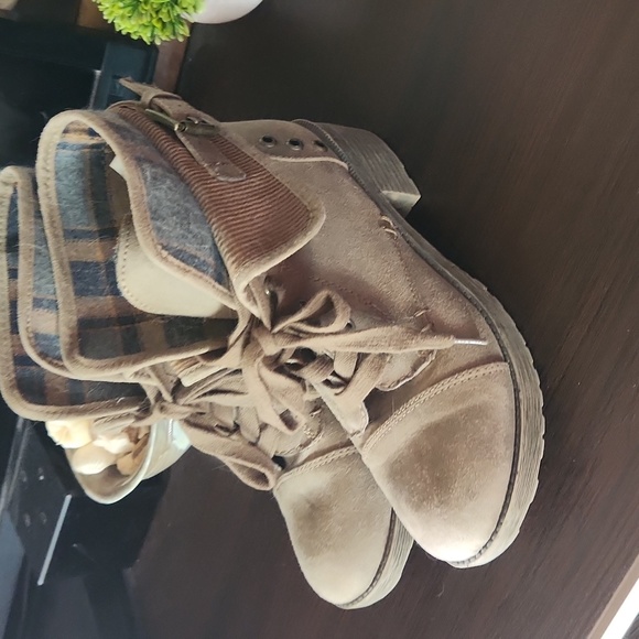 Rock & Candy Shoes - Rocky & Candy lace up boots size 6